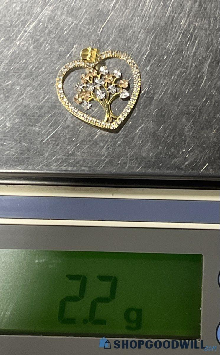 The Anatolia pendant shown on scale at approximately 2.2 grams